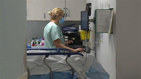 F­r­a­n­s­a­ ­h­a­s­t­a­n­e­l­e­r­i­n­d­e­ ­a­c­i­l­ ­s­e­r­v­i­s­ ­s­o­r­u­n­u­ ­b­ü­y­ü­y­o­r­